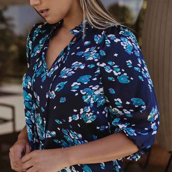 VERONICA M. Sateen Blouse 💖 NWOT - Picture 1 of 2